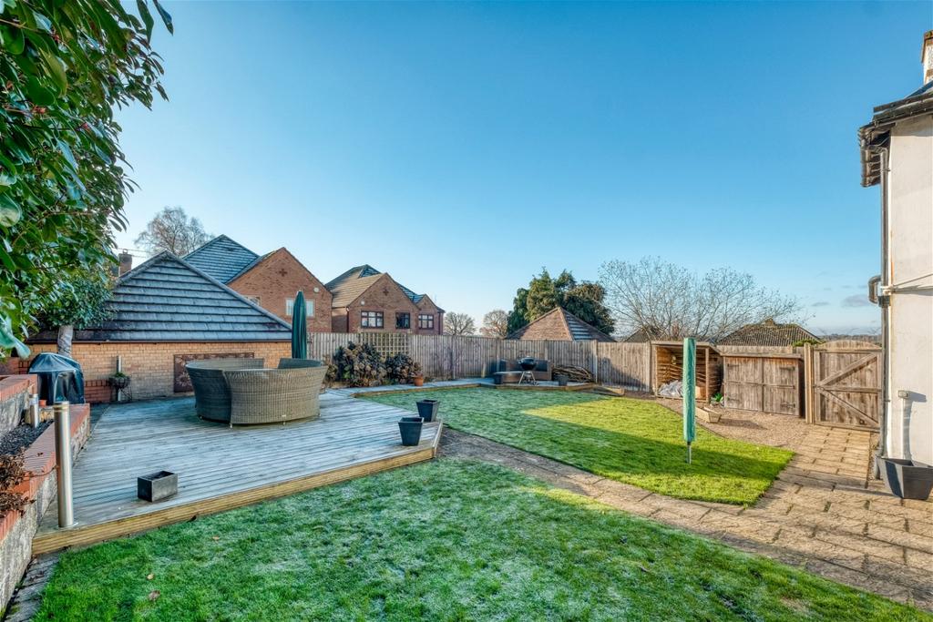 Birmingham Road, Lickey End, Bromsgrove, B61 0HJ 4 bed detached house