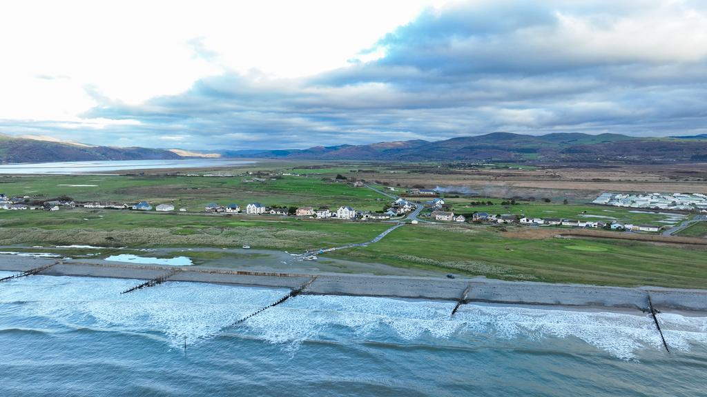 Coastal, Cedar Hatch, Ynyslas 4 bed bungalow for sale £450,000