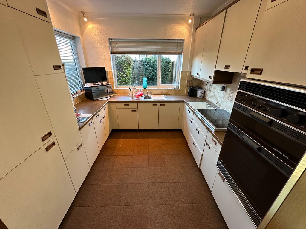 Derby Road, Stretton, BurtononTrent, DE13 3 bed semidetached house