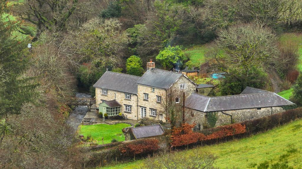 Felindre, Llanfynydd, Carmarthen, Carmarthenshire 4 bed detached house