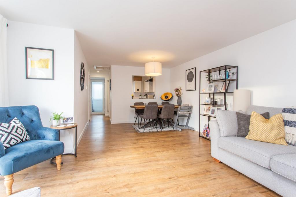 Headcorn Drive, Canterbury, CT2 4 bed terraced bungalow for sale £300,000