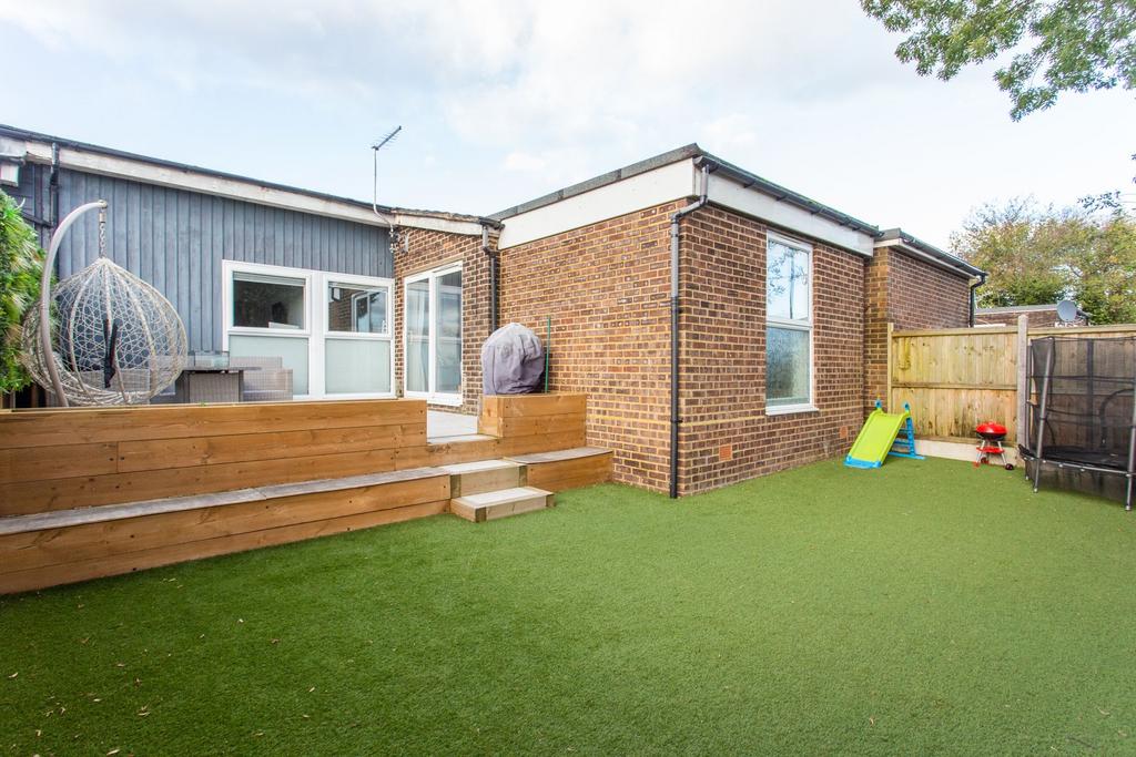 Headcorn Drive, Canterbury, CT2 4 bed terraced bungalow for sale £300,000