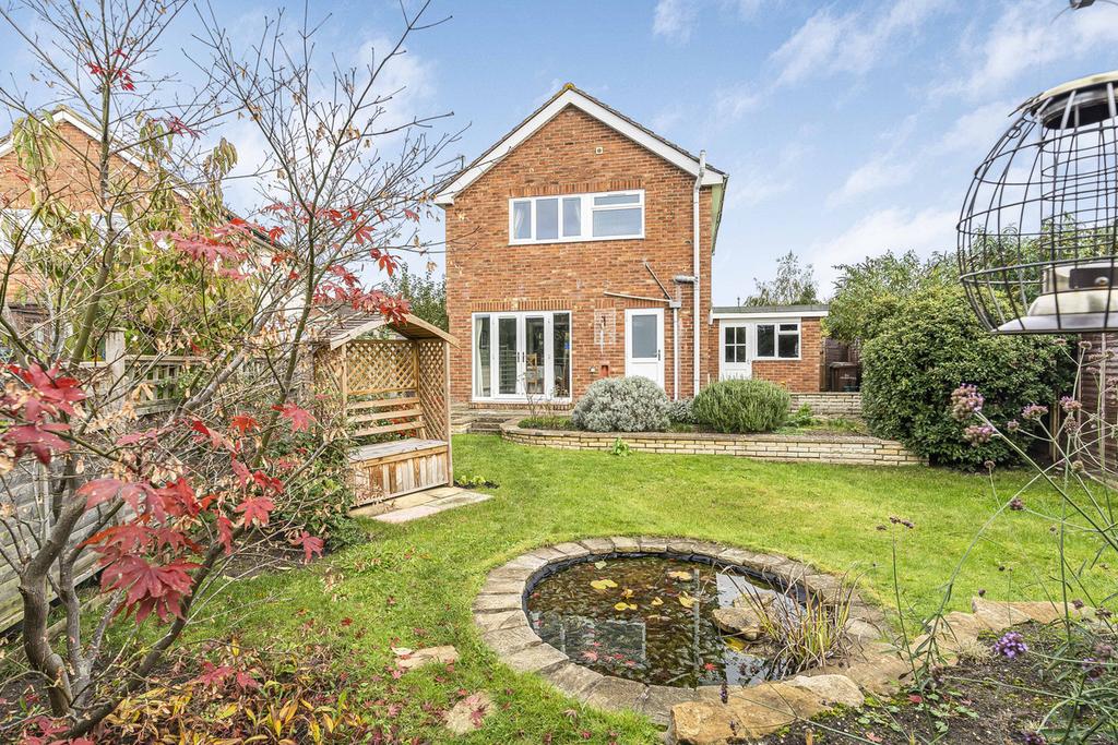 Brookmead Drive, Wallingford, OX10 3 bed detached house £575,000