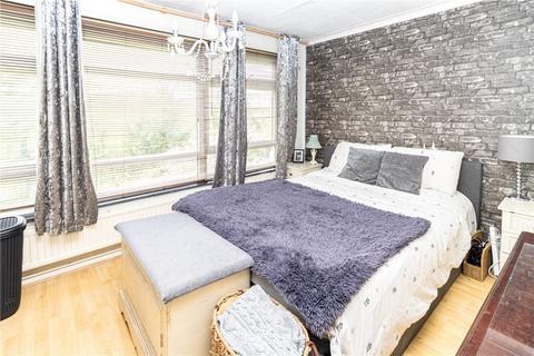2 bedroom flat for sale, Coningsby Bank, St. Albans, Hertfordshire