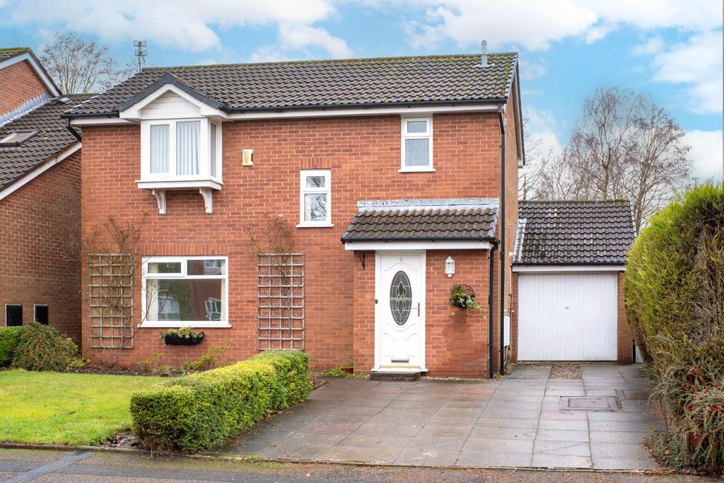 Bramley Road, Sharples, Bolton, BL1 3 bed detached house for sale £300,000