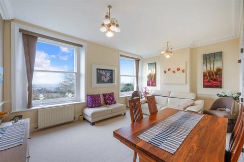 2 bedroom flat for sale, Coopers Hill Road, Redhill RH1