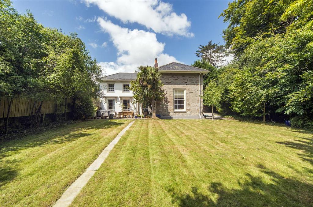 Truro TR3 4 bed detached house for sale £775,000