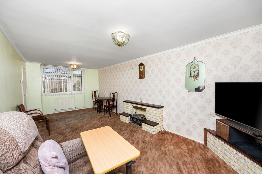 Horley, Horley RH6 4 bed terraced house for sale £375,000