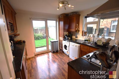 2 bedroom ground floor maisonette to rent, Southmead Crescent, Cheshunt, Waltham Cross, Hertfordshire, EN8 8UZ