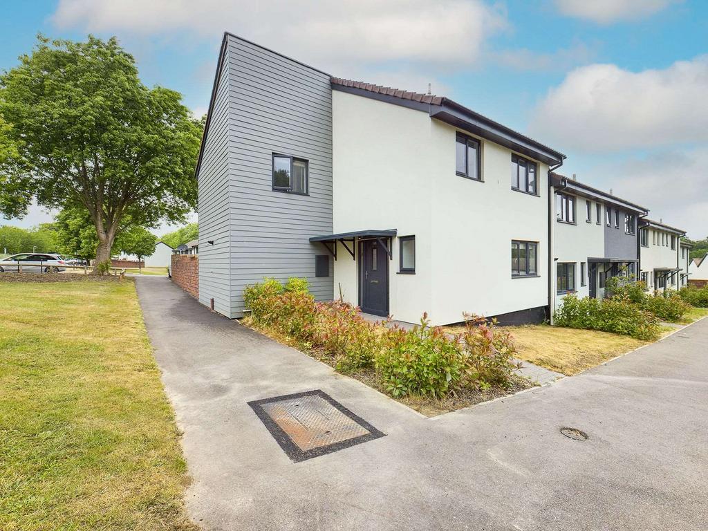 St Lucia Park, Bordon, GU35 4 bed end of terrace house for sale £415,000