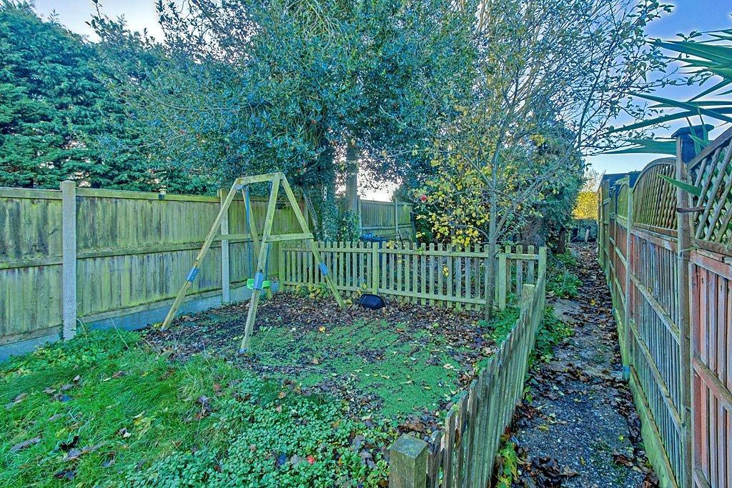 Duvards Place, Pond Farm Road, Sittingbourne, Kent, ME9 2 bed end of terrace house for sale £