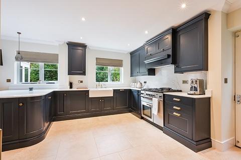 4 bedroom detached house for sale, The Hollies, Oxted RH8