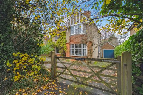 215 Botley Road, Chesham, HP5 1XT