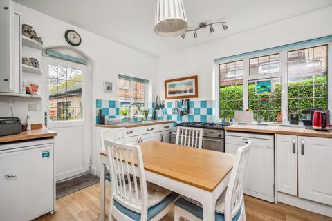 215 Botley Road, Chesham, HP5 1XT