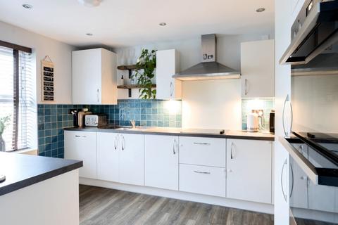2 Cowleaze, Purton, Swindon, SN5 4FQ