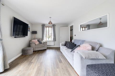2 Cowleaze, Purton, Swindon, SN5 4FQ