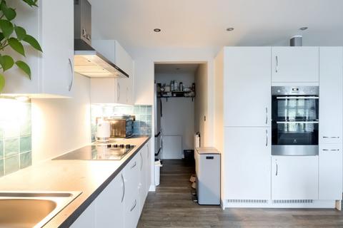 2 Cowleaze, Purton, Swindon, SN5 4FQ