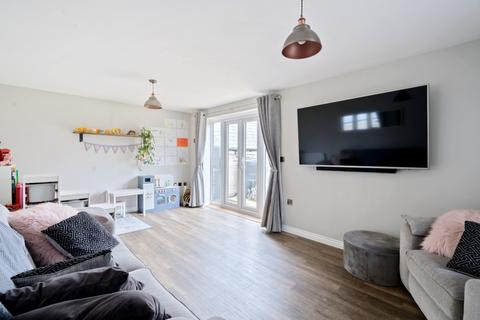 2 Cowleaze, Purton, Swindon, SN5 4FQ