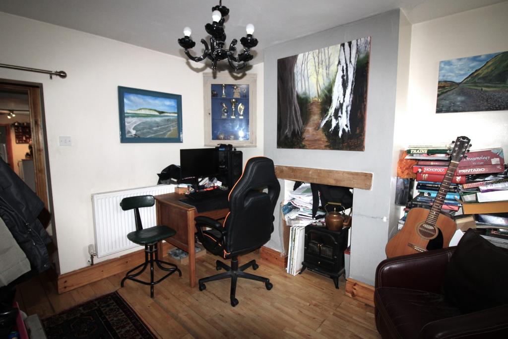 Lorne Street, Kidderminster, DY10 2 bed terraced house £165,000