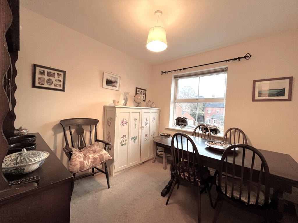 Popham Close, Tiverton, Devon, EX16 2 bed flat for sale £220,000
