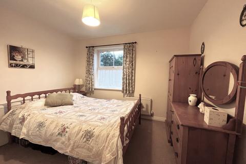 2 bedroom flat for sale, Popham Close, Tiverton, Devon, EX16