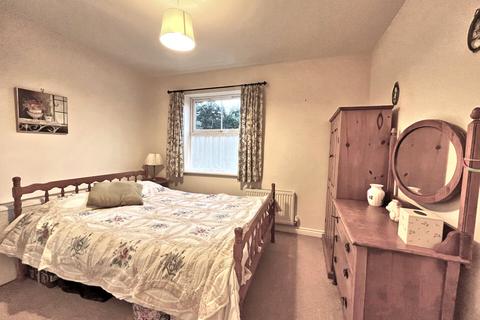 2 bedroom flat for sale, Popham Close, Tiverton, Devon, EX16