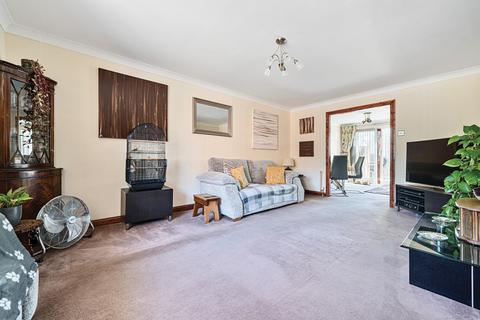 62 Yeates Drive, Kemsley, Sittingbourne, ME10 2PW