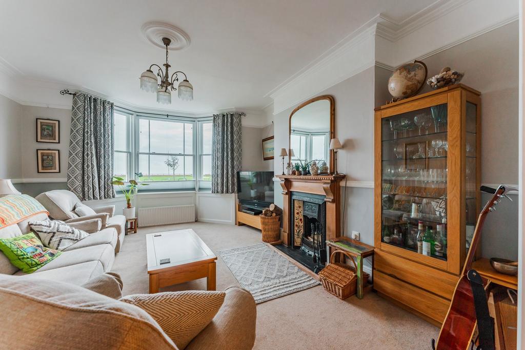 Marine Parade, Lowestoft, NR33 6 bed terraced house for sale £395,000