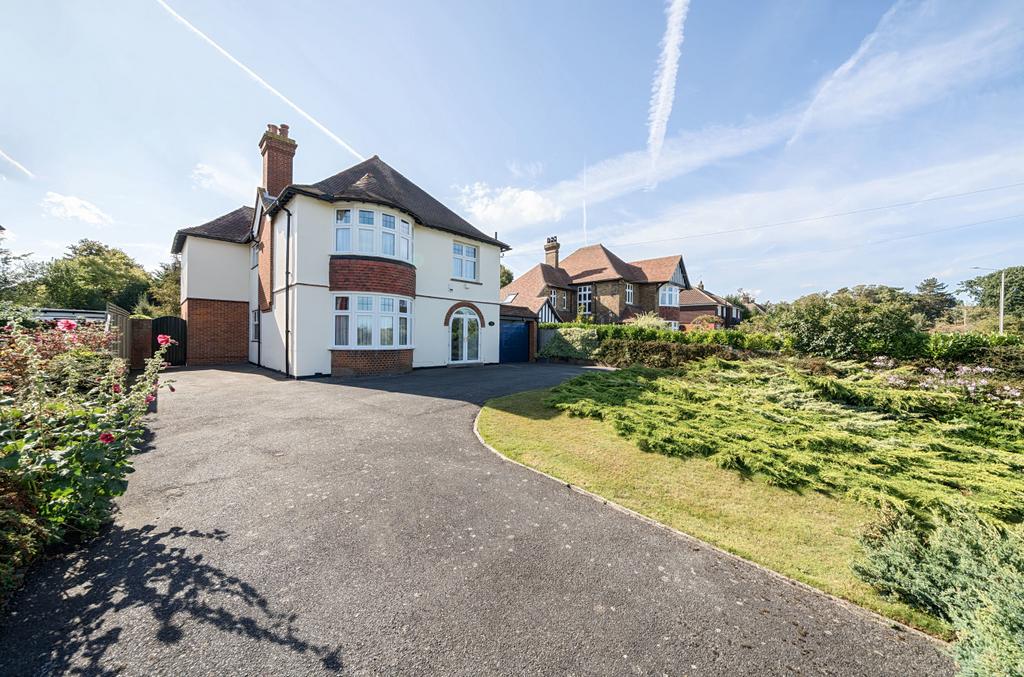 Gore Court Road, Sittingbourne, Kent, ME10 4 bed detached house for