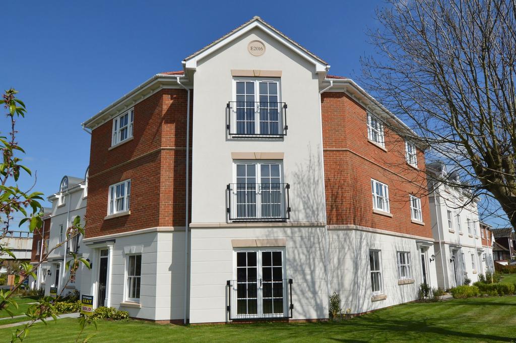 Thorpe Hall Avenue, Thorpe Bay, SS1 2 bed for sale £395,000