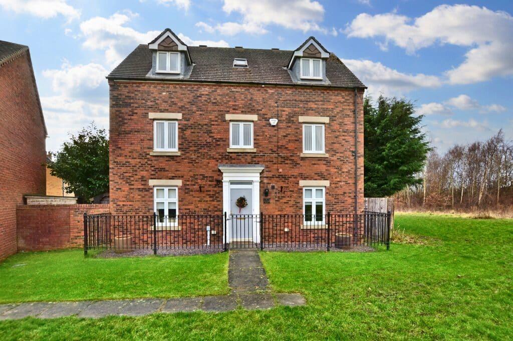5 Bedroom Detached House for Sale on Barmoor Drive, Melbury, Newcastle