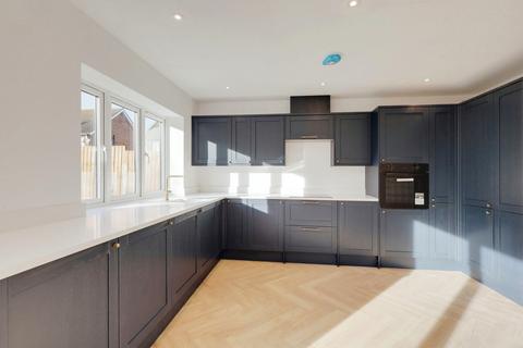 2 Birch Close, Rayleigh, SS6 9LZ