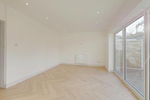 2 Birch Close, Rayleigh, SS6 9LZ