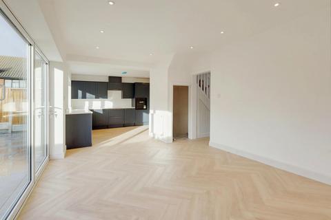 2 Birch Close, Rayleigh, SS6 9LZ