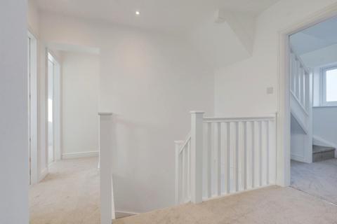 2 Birch Close, Rayleigh, SS6 9LZ
