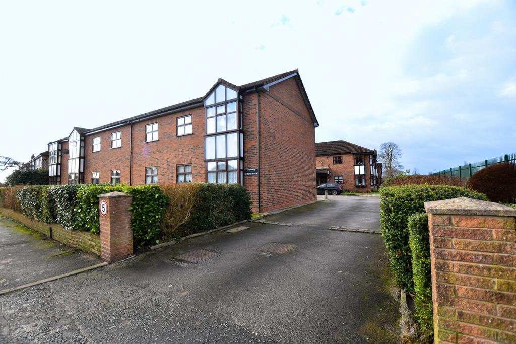Queens Court, Woodsend Road, Flixton M41 2 bed flat for sale £169,950