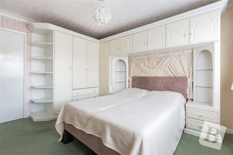 3 bedroom semi-detached house for sale - Chevington Way, Hornchurch, RM12