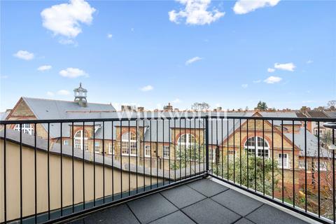 90 Woodside Gardens, London, N17 6UW