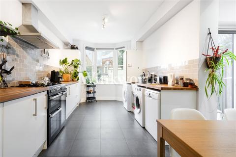 90 Woodside Gardens, London, N17 6UW