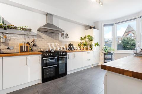 90 Woodside Gardens, London, N17 6UW