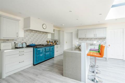 6 Kingway View, Corston, Malmesbury, SN16 0HG