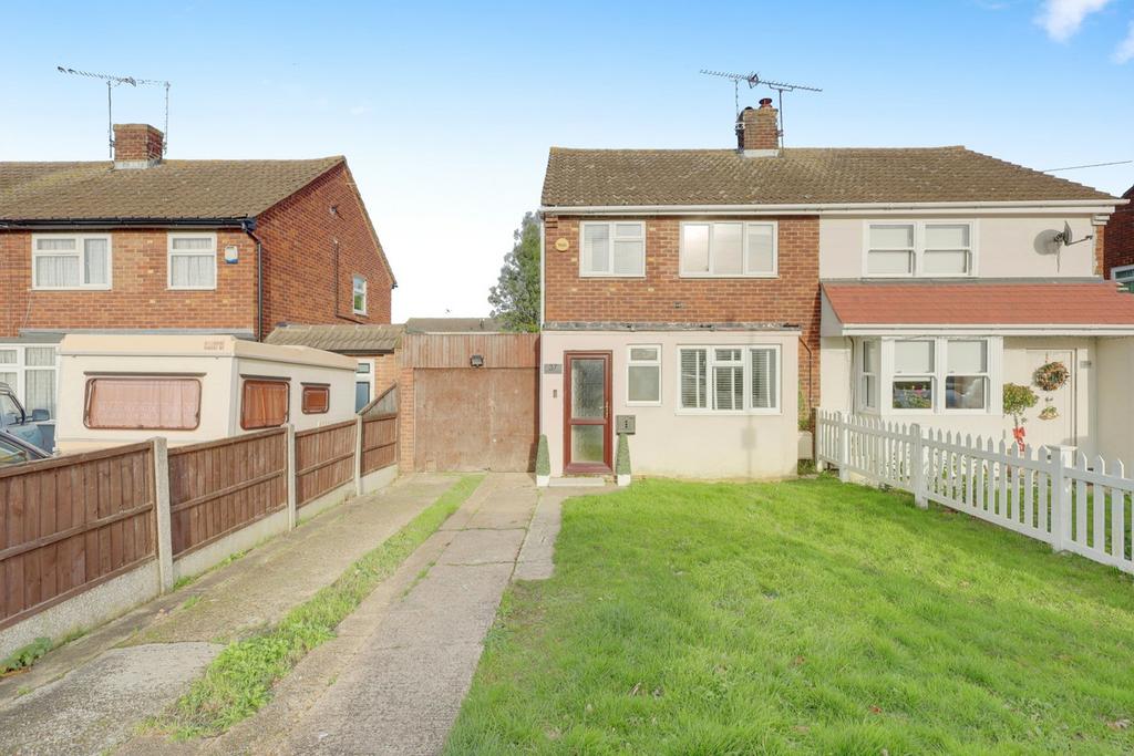 Dorothy Gardens, Benfleet, SS7 3 bed semidetached house for sale £