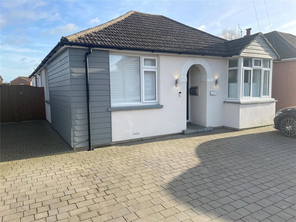 Wises Lane, Sittingbourne, Kent, ME10 4 bed bungalow for sale £550,000