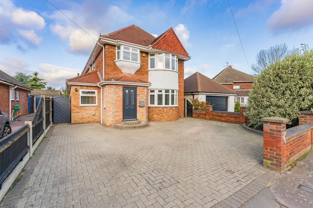Gunton Drive, Lowestoft, NR32 5 bed detached house for sale £525,000