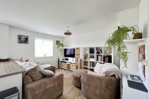 Flat 6, 1 Buttercup Close, Moreton-in-marsh, GL56 9PY