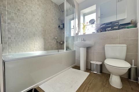 Flat 6, 1 Buttercup Close, Moreton-in-marsh, GL56 9PY