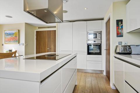 3 bedroom penthouse for sale, Blackthorn Avenue, London, N7.