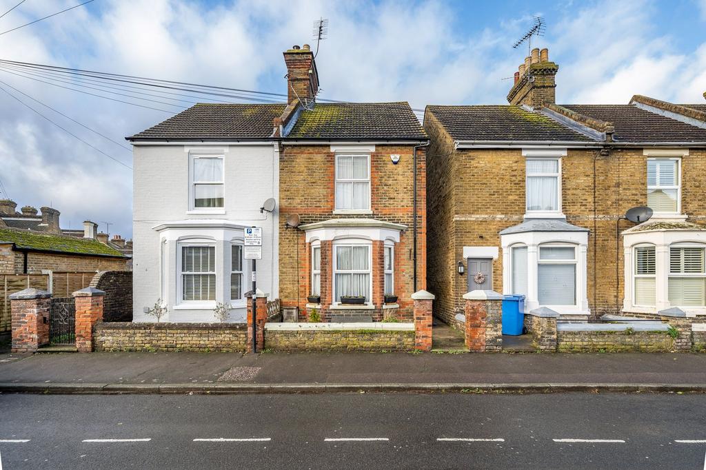 Saxon Road, Faversham, ME13 3 bed semidetached house for sale £425,000