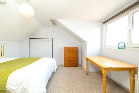 4 Foxcote Road, Bristol, BS3 2BZ
