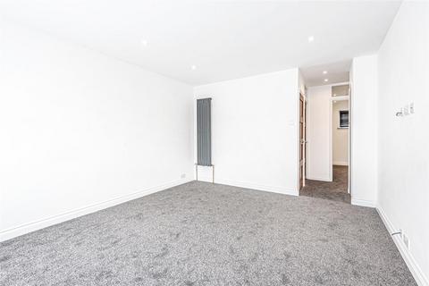 2 bedroom flat for sale - Kingston Road, Epsom, KT19